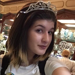 Meet your Posher, Angela