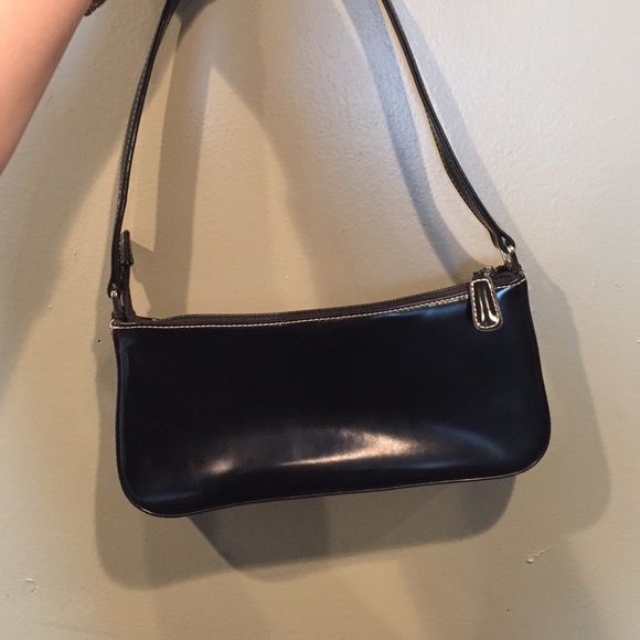 Black shoulder bag