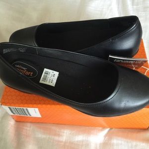 Low heeled shoes size 7.5w