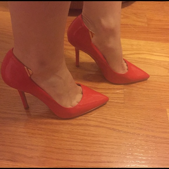 Zara Red Pointed Court Shoes - Picture 2 of 4