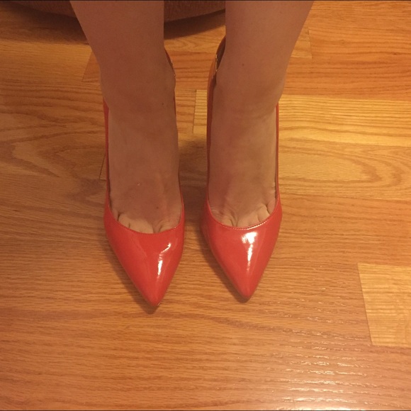 Zara Red Pointed Court Shoes - Picture 3 of 4