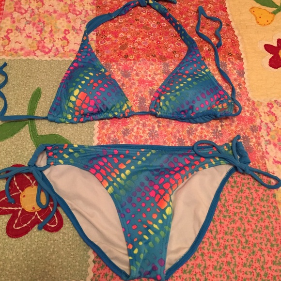 Bathing suit - Picture 2 of 4