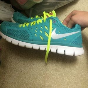 Nike Tennis Shoes