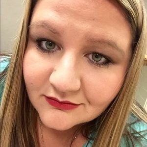 Meet your Posher, Dannielle