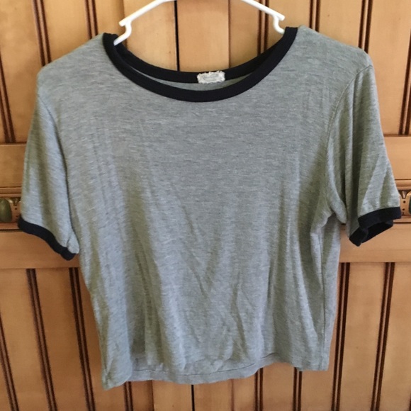 ❌SOLD❌NWOT Brandy Melville tshirt bundle - Picture 3 of 4