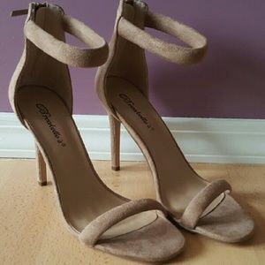 Lola Shoetique Fashionably Late