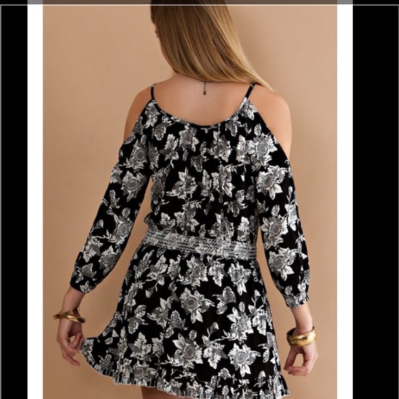NEW Sassy Cold off shoulder floral summer dress - Picture 4 of 5