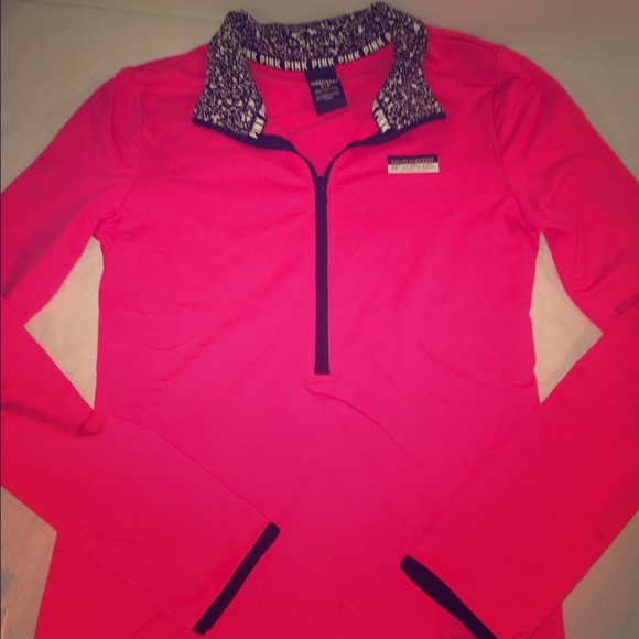 SALE✨Victoria's Secret Ultimate Athletic Top