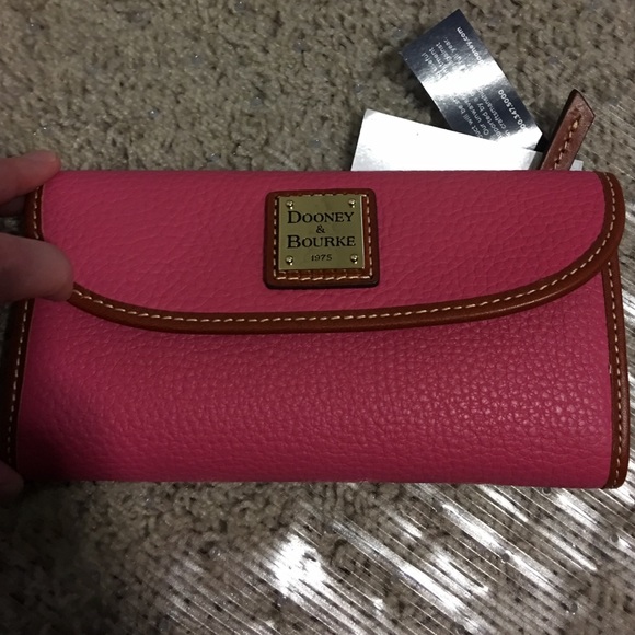 Dooney & Bourke Pebble Continental Clutch Wallet
