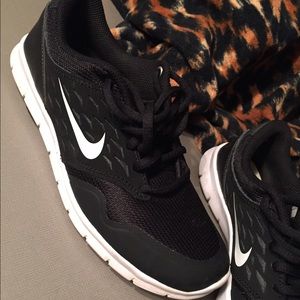 le scarpe nike nero indossato una volta in ottime condizioni poshmark le scarpe nike nero indossato una volta in ottime condizioni poshmark