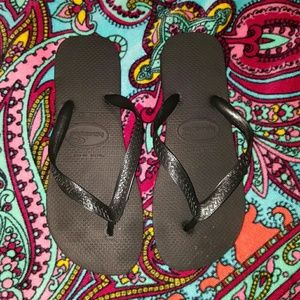 Black Havaianas Flip Flips Size 7/8 ***
