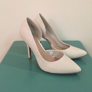 Cream, leather pumps ◻️