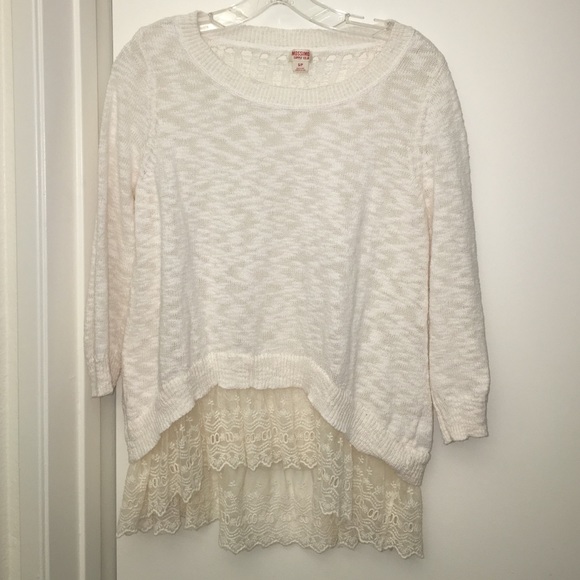 Lace hem knit top