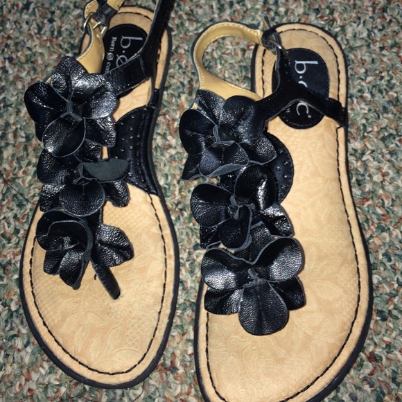 Black flower sandals!