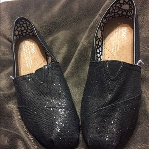 Toms size 6