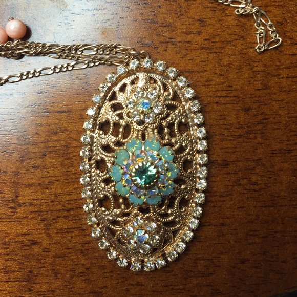 Fashion necklace by Liz Palacios - Picture 2 of 3