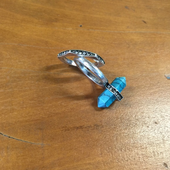 ⚠️FLASHSALE 🆕 Statement Ring - Picture 2 of 2