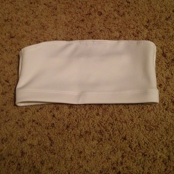 Strapless sports bra w/ attachable straps