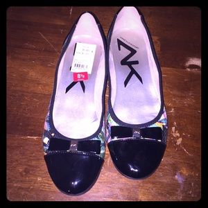 Anne Klein Black Multi-Colored Flats