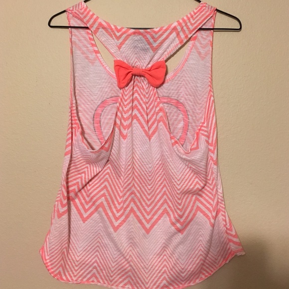 🎀cute zigzag tank top🎀 - Picture 2 of 3