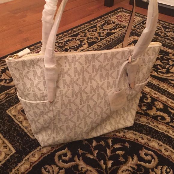 ‼Brand new authentic vanilla MK tote