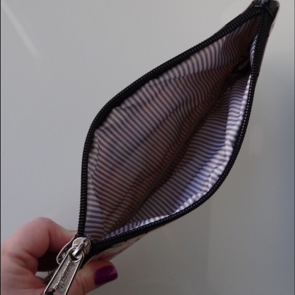 Last one! Hello Kitty Style Case - Picture 2 of 2