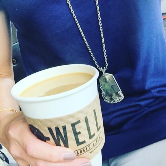 🆕 Statement Necklace - Picture 3 of 4