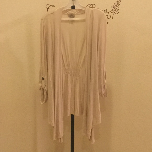 Cream quarter length sleeve cardigan