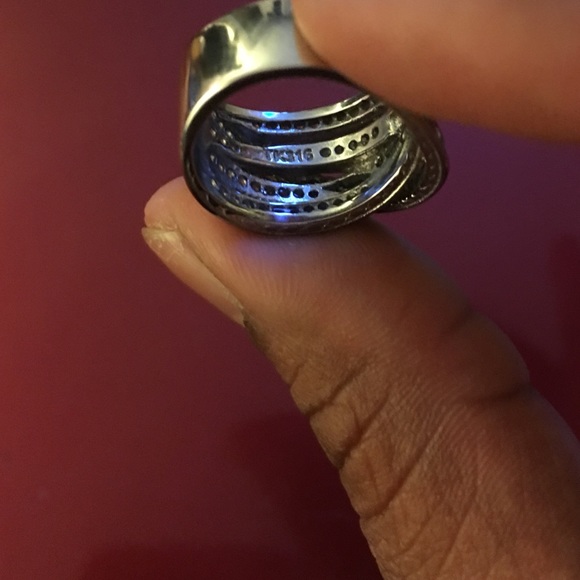 Pretty silver ring - Picture 2 of 3