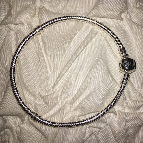 Brand New Pandora Classic Clasp Bracelet