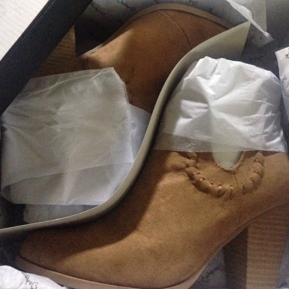 CAMEL faux sued Ankle booties - Picture 3 of 4