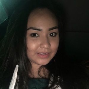 Meet your Posher, Estefania