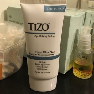 Tizo Tinted ultra zinc body & face sunscreen
