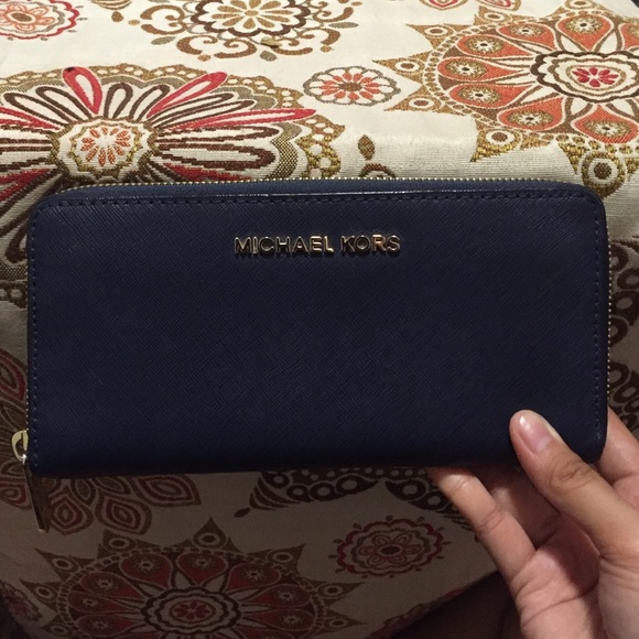 Michael kors wallet