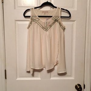 Cold shoulder long sleeve shirt NWT