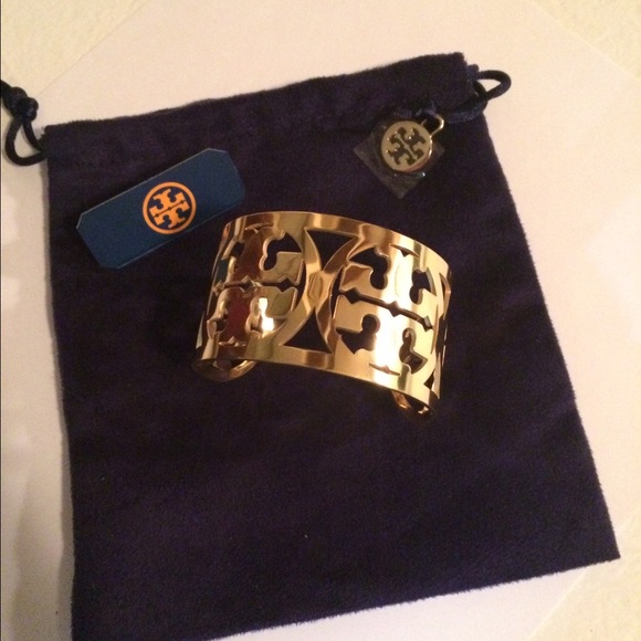 Tory Burch Jewelry - TORY BURCH Gold-Tone Curved Logo Cuff💥GORGEOUS💥