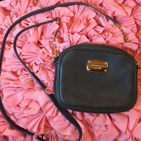 Michael Kors Handbags - Michael Kors Olive and Gold Crossbody