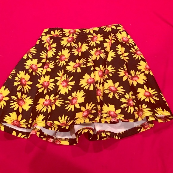 Beautiful flower skirt - Picture 1 of 1