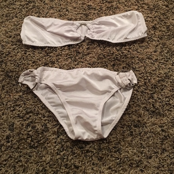 Bikini - Picture 1 of 1