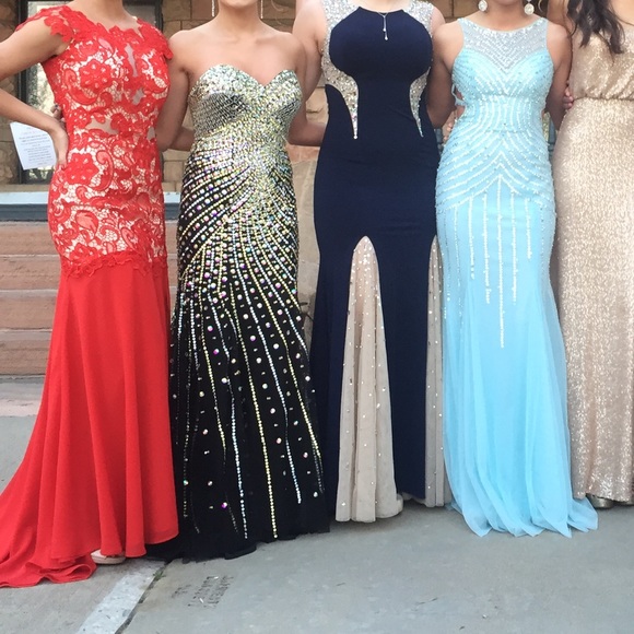 Red beautiful prom dress - Picture 3 of 4