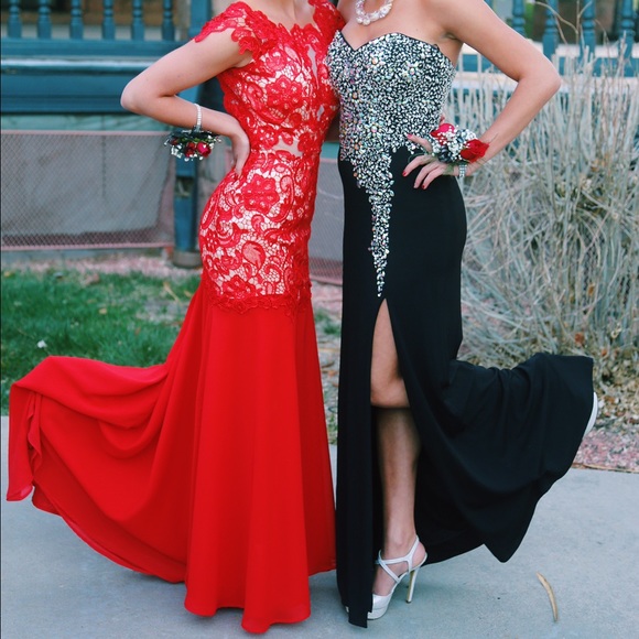 Red beautiful prom dress - Picture 4 of 4