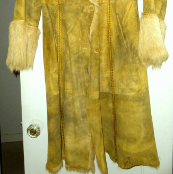 Chic Fur Coat - Picture 4 of 4