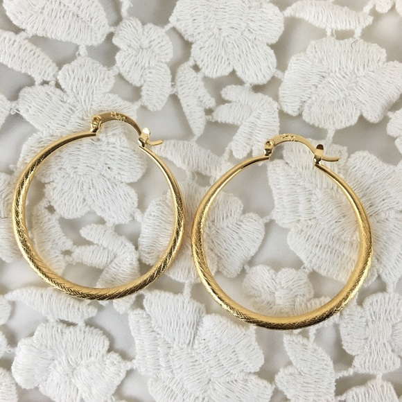 Gold Hoop Earrings 18k gold fill - Picture 2 of 4