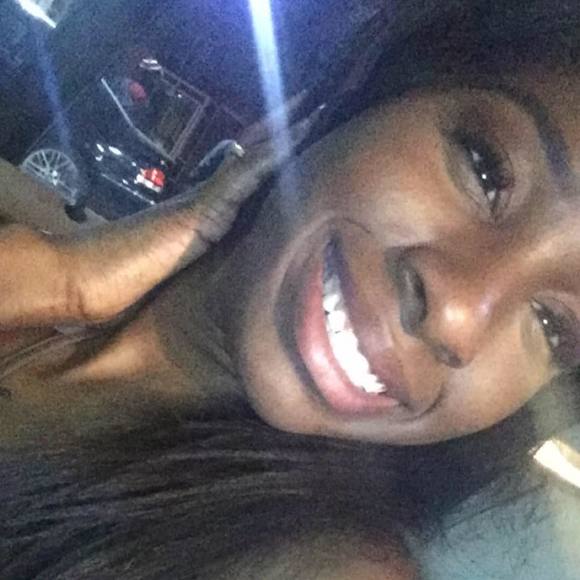 Meet your Posher, Kenae'
