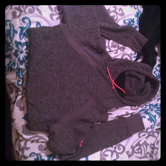DC pull over hoodie