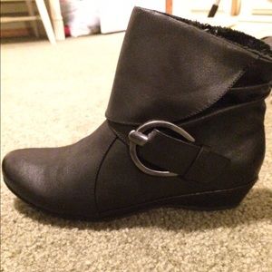 Cute and comfy black zip up ankle booties