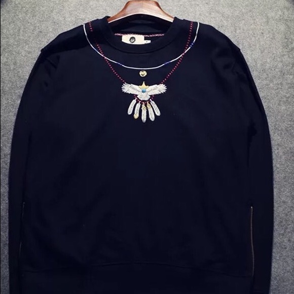super cute black sweatshirt