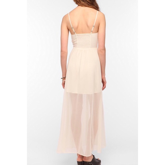 🚫SOLD🚫 White Ecote Willow Embroidered Maxi Dress - Picture 2 of 4