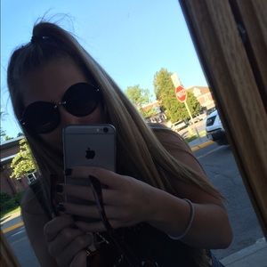 Meet your Posher, Annavay