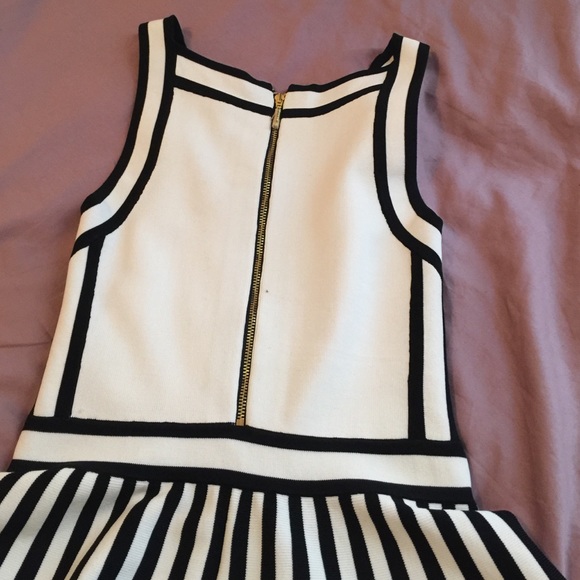 Guess - Picture 2 of 4